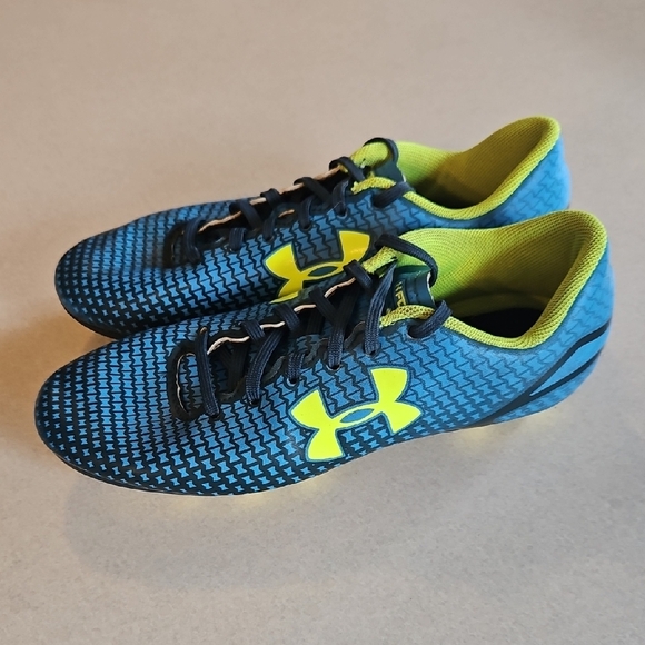 Undet Armour Soccer Cleats - Picture 1 of 11